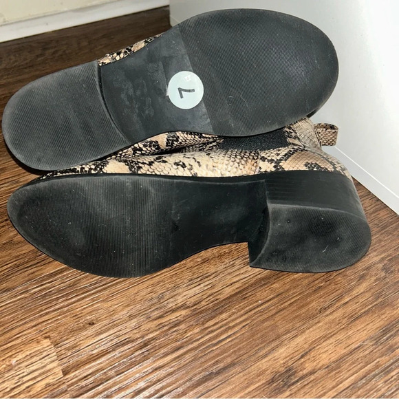 Snakeskin Chelsea slip on bootie size 7 M - Picture 5 of 11